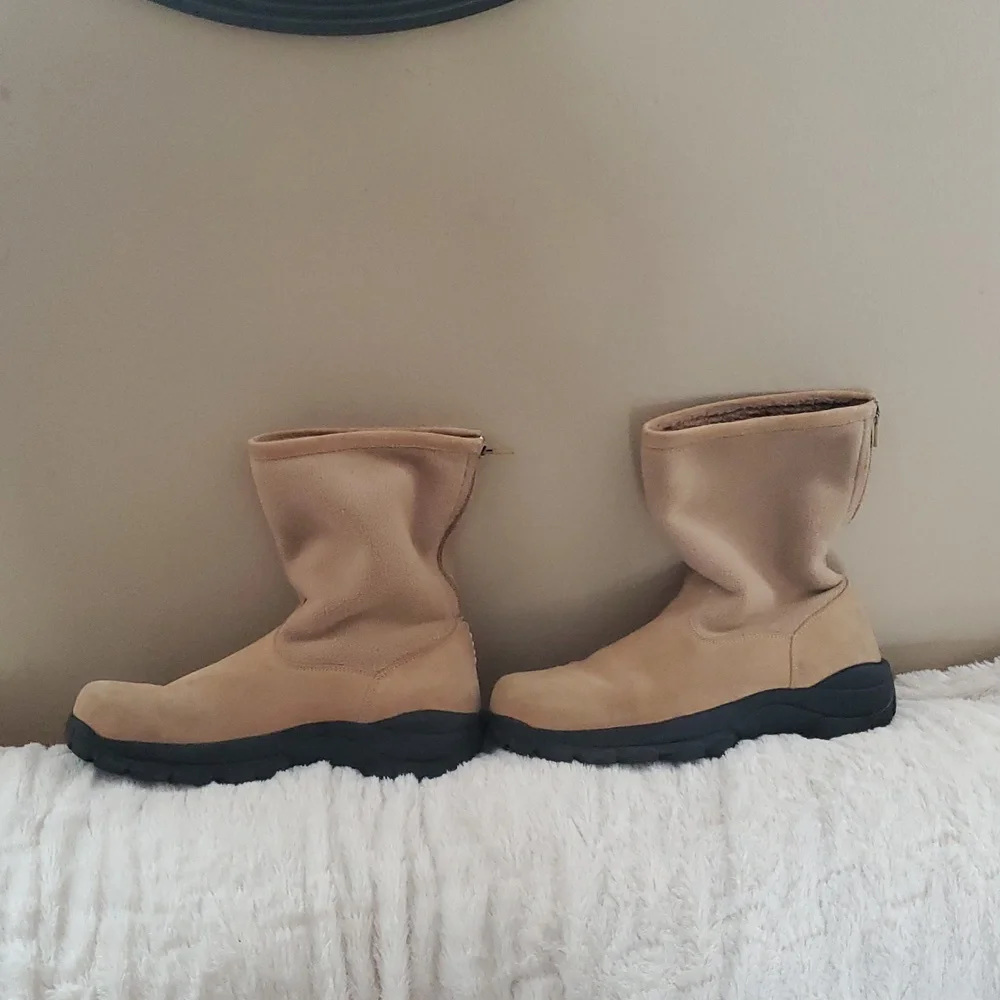 Lands End Womens Suede and Fleece Winter Boots In Tan Size 9B